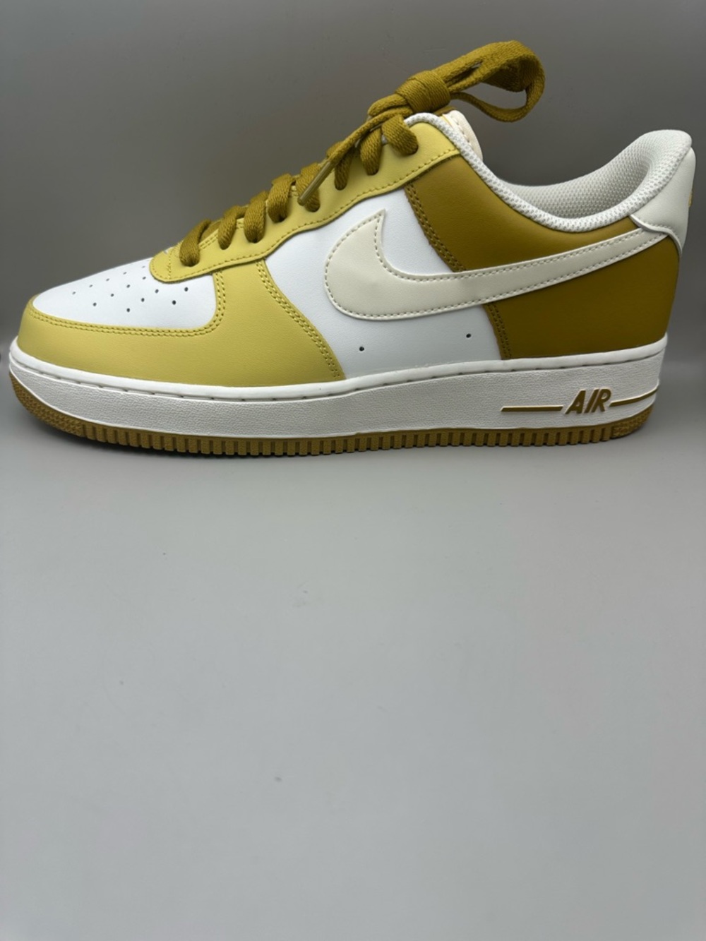 **NEW** Nike Air Force 1 Low - Bronzine Sz 10